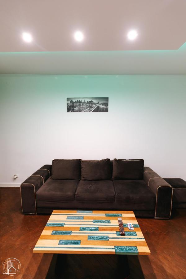 Zaza Apartament - Central Area, With Balcony Тыргу-Жиу Экстерьер фото