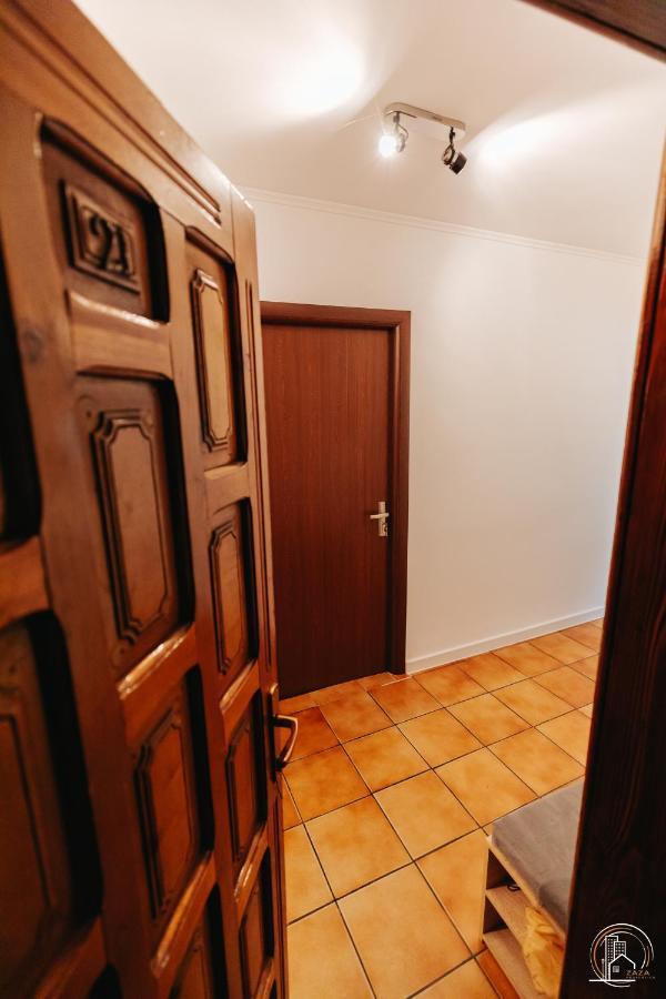 Zaza Apartament - Central Area, With Balcony Тыргу-Жиу Экстерьер фото