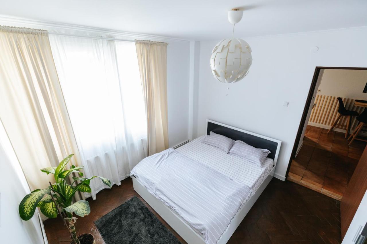 Zaza Apartament - Central Area, With Balcony Тыргу-Жиу Экстерьер фото