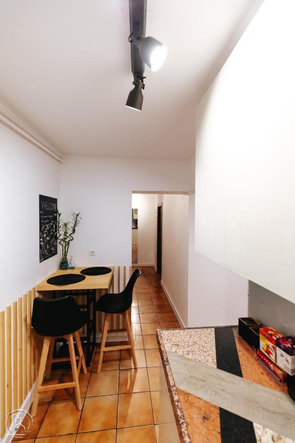 Zaza Apartament - Central Area, With Balcony Тыргу-Жиу Экстерьер фото